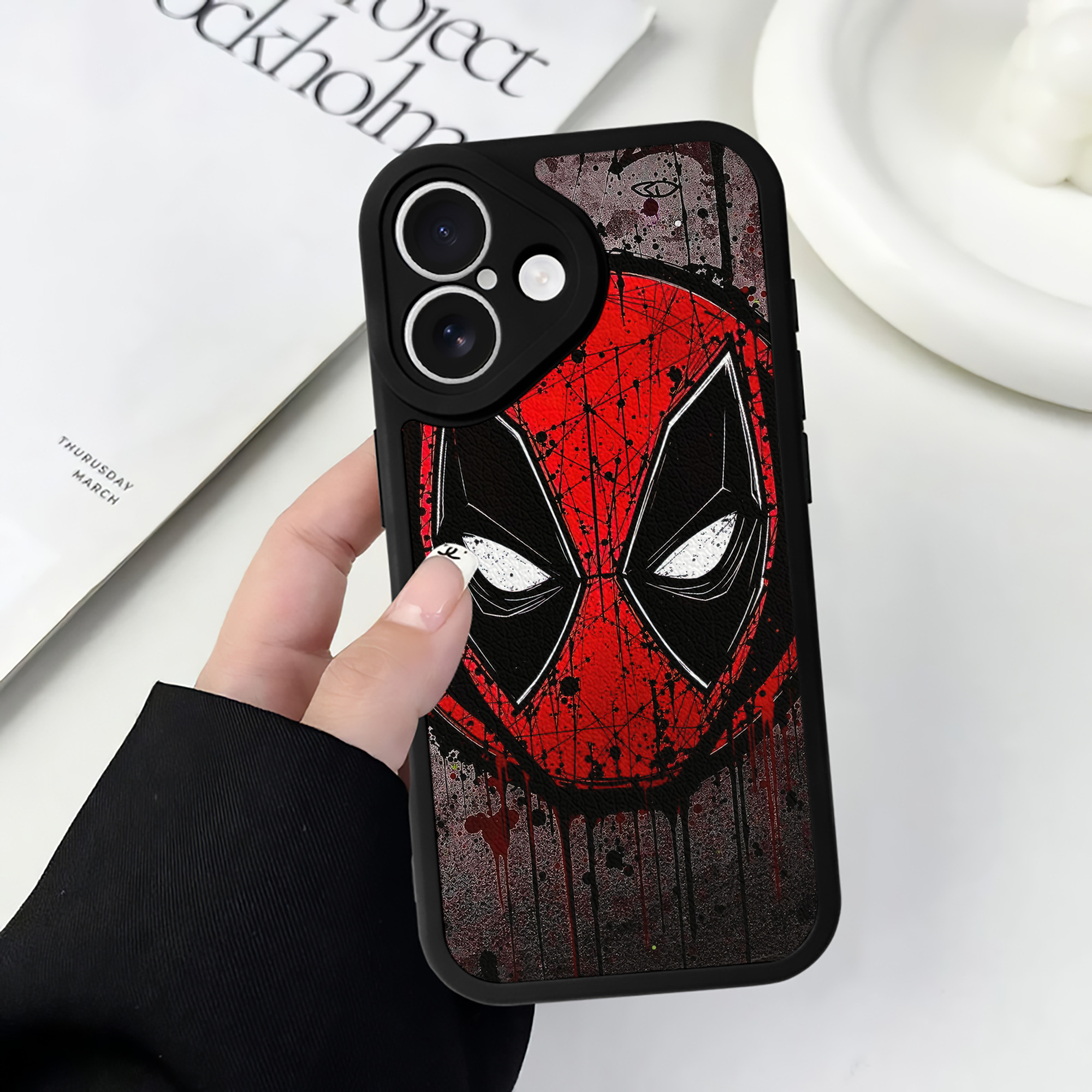 （画像用） Deadpool デッドプール 【iPhone 16シリーズ対応】シリコンスマホケース（レザー調） 材質：シリコン